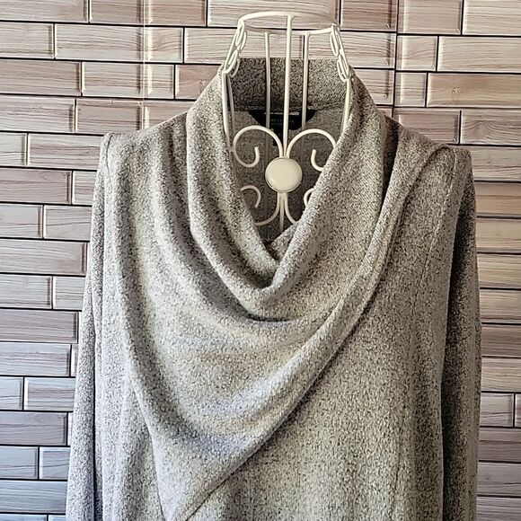 Simply Vera Wang sweater Size PS - Picture 2 of 9